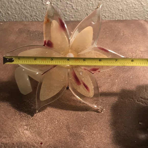 Gorgeous glass blown flower - Picture 3 of 5
